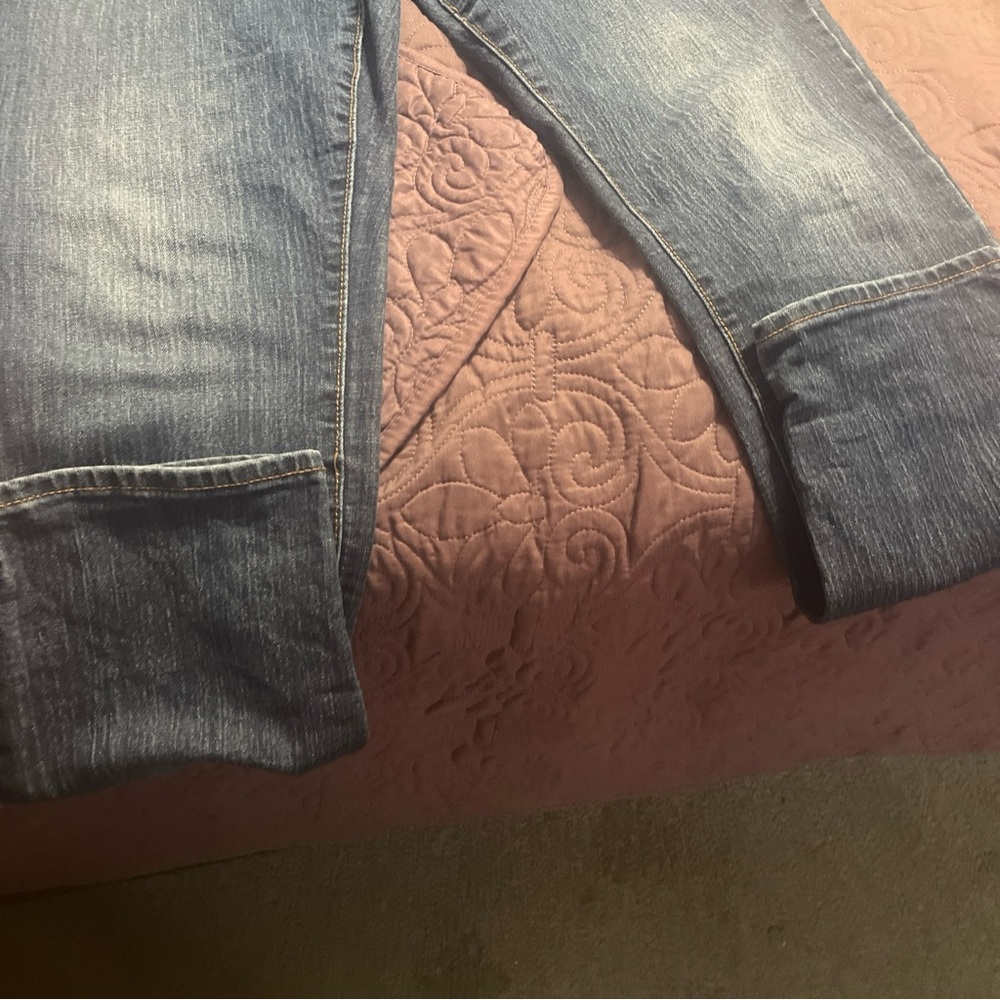 Old Navy Women's Size 14 Blue Curvy Skinny Mid Rise med Distressed Stretch Jean - Picture 2 of 6